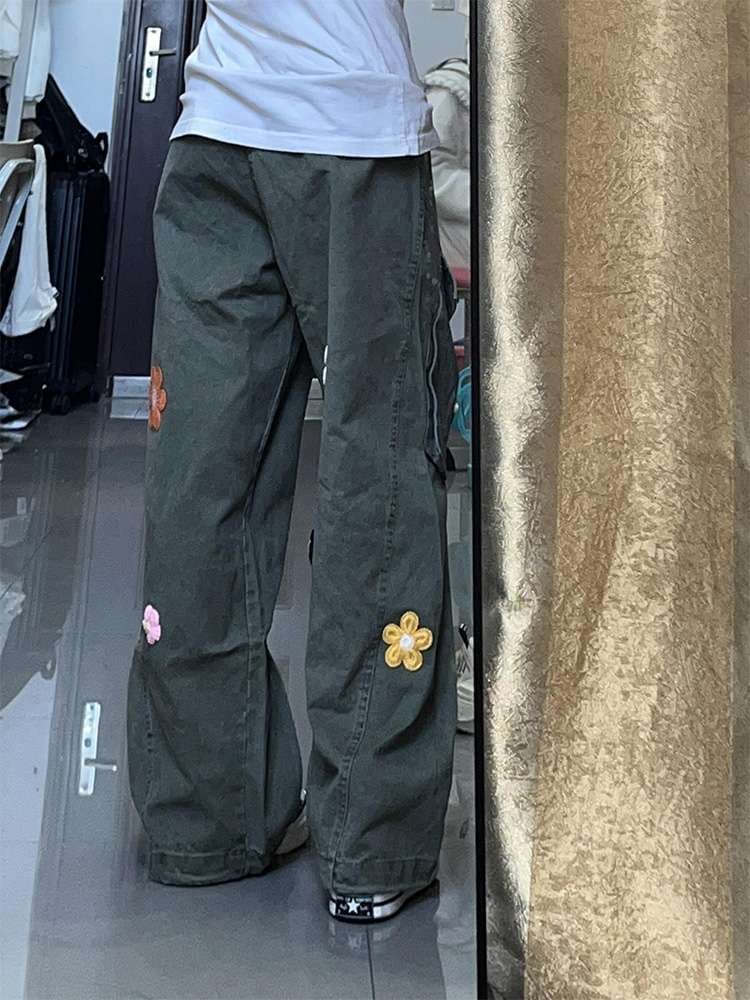 ストレートパンツ フラワーワッペン付きストレートパンツ