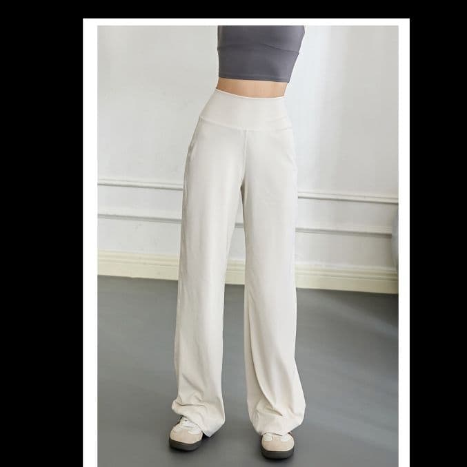 ストレートパンツ なめらか美脚ストレートパンツ