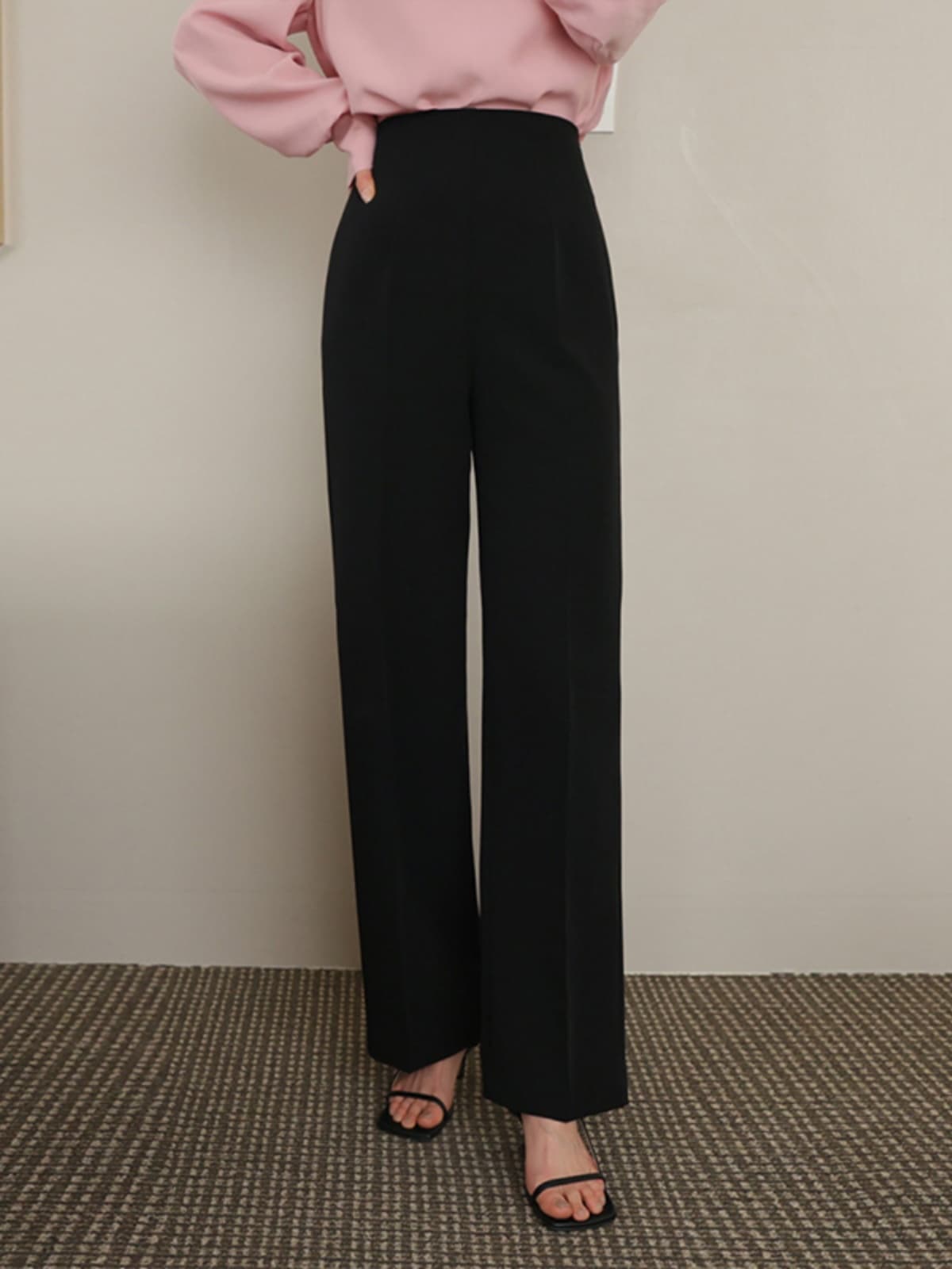 上品シルエットハイウエストストレートパンツ