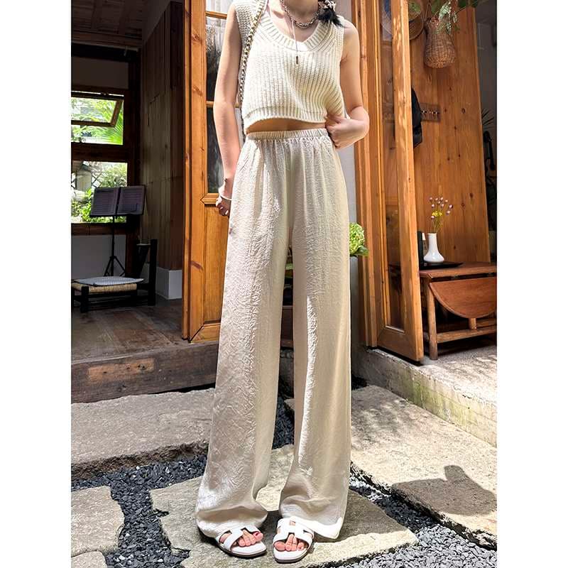 ストレートパンツ なめらかサテン美脚ストレートパンツ