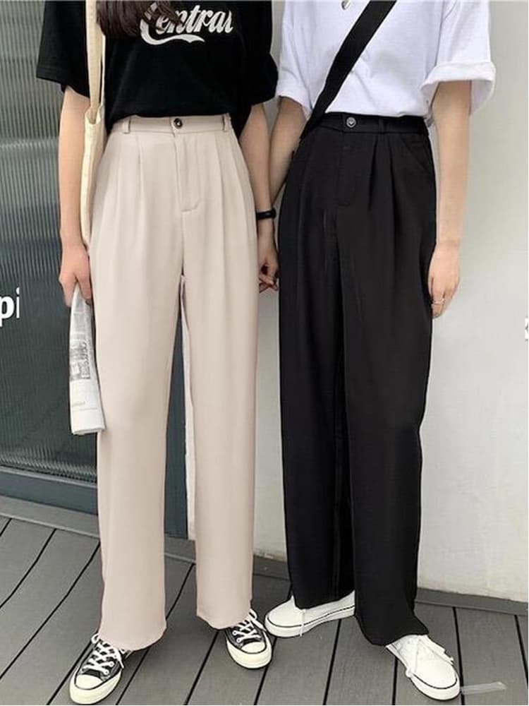 上品なプリーツ入りゆったりストレートパンツ