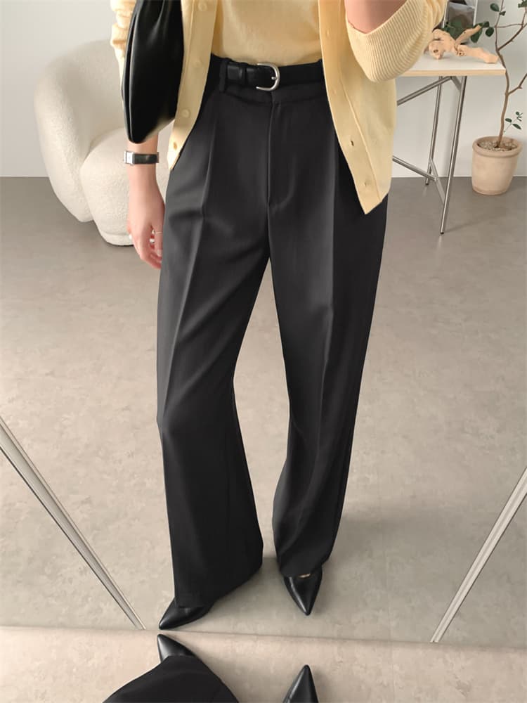 上品な事務所着用ストレートパンツ
