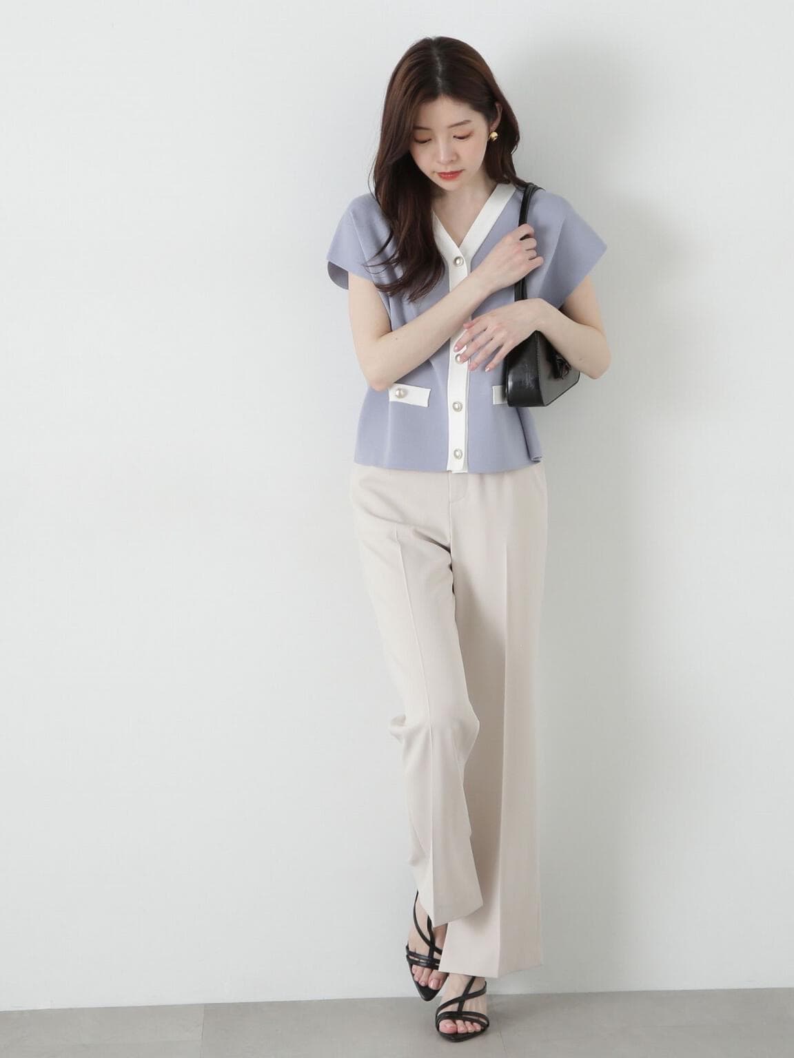 すらりと綺麗に見える美脚ストレートパンツ