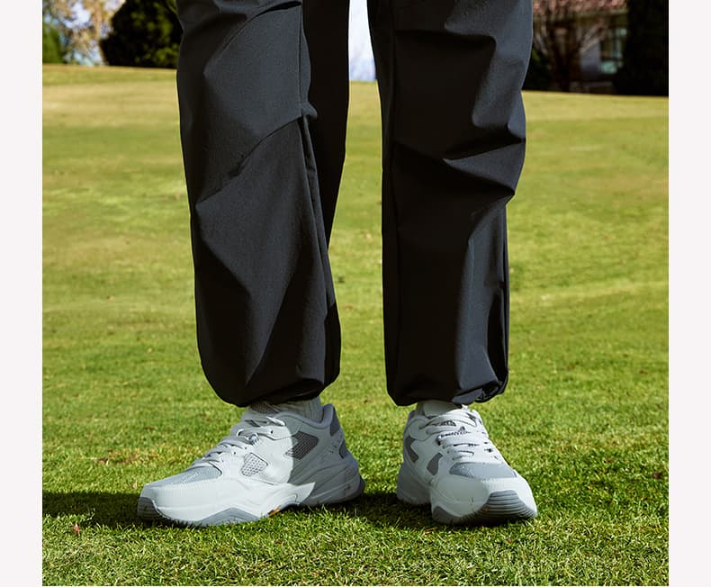ストレートパンツ やわらか素材のリラックスストレートパンツ