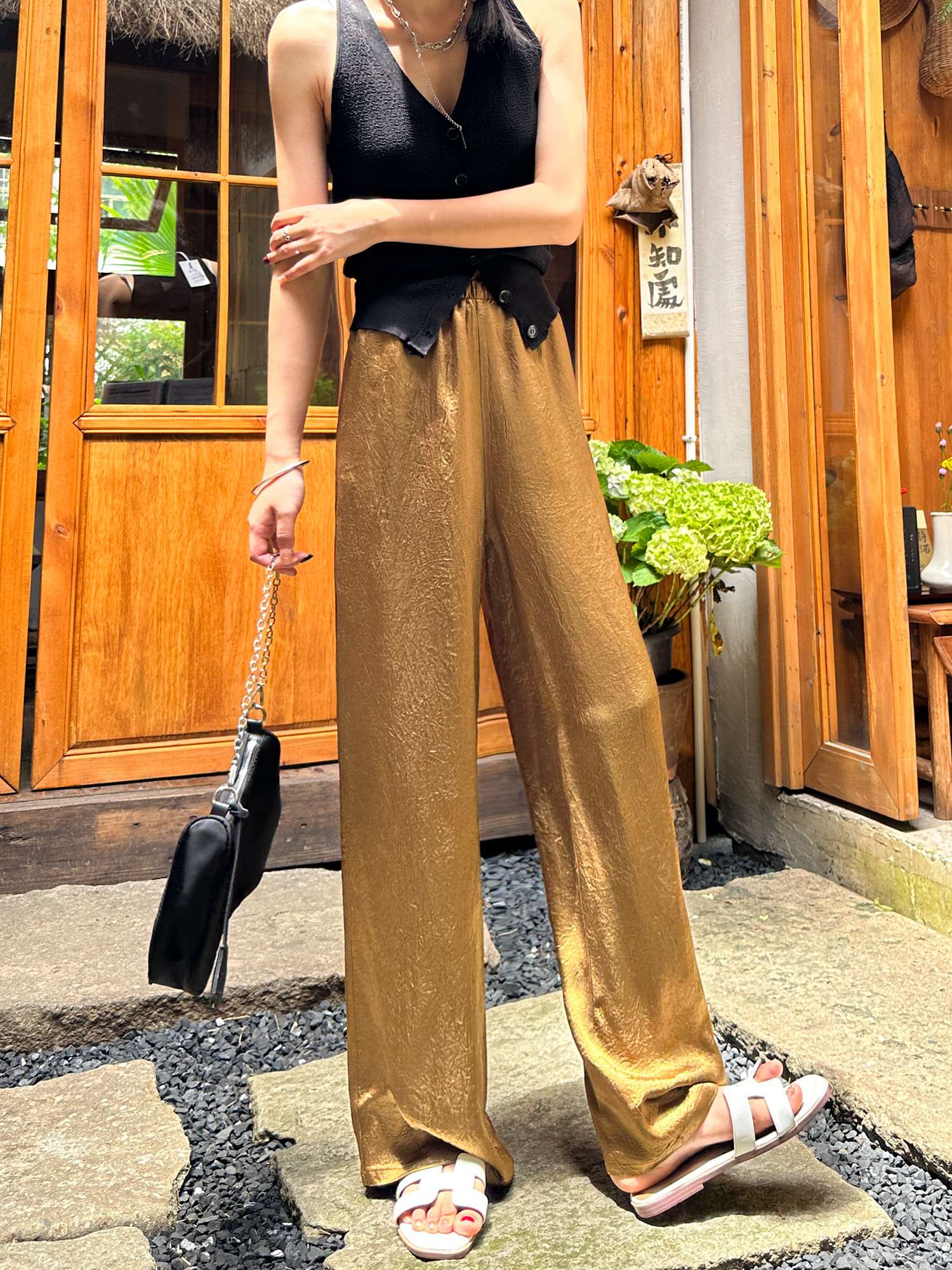 ストレートパンツ なめらかサテン美脚ストレートパンツ