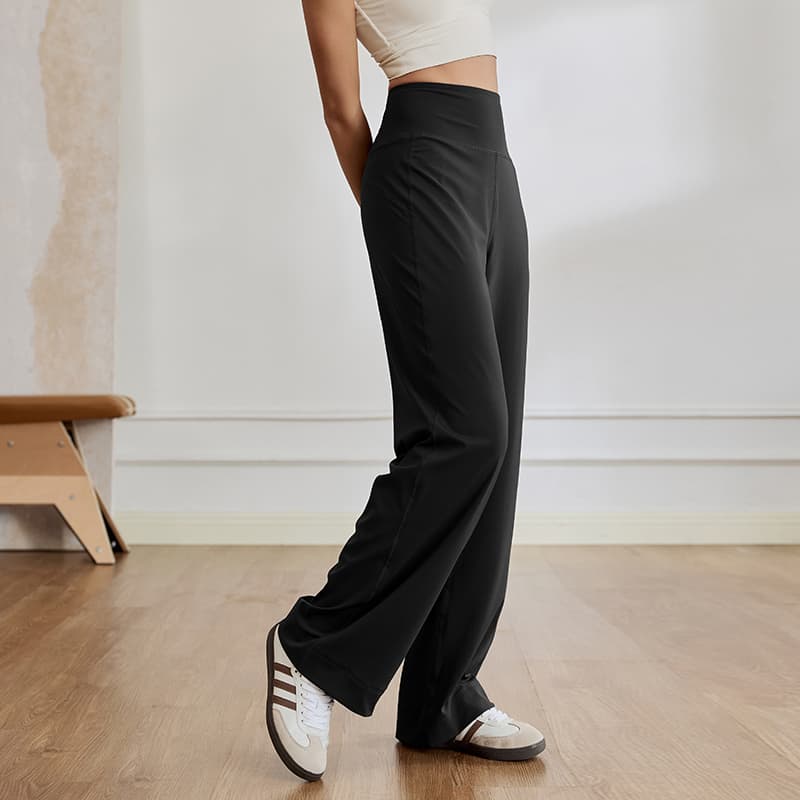 ストレートパンツ なめらか美脚ストレートパンツ