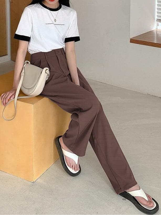 上品なプリーツ入りゆったりストレートパンツ