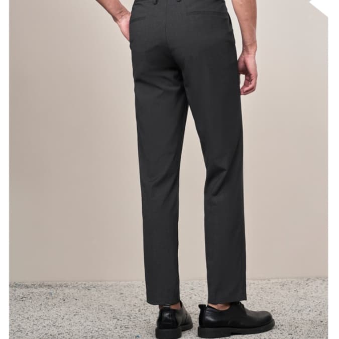 ストレートパンツ 上質なシルエットストレートスラックス