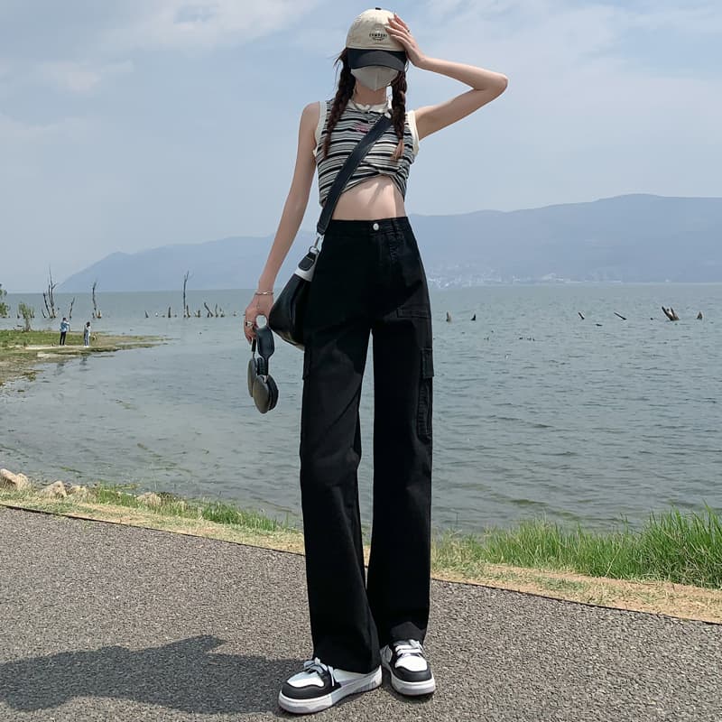 ポケットたっぷりゆるストレートパンツ