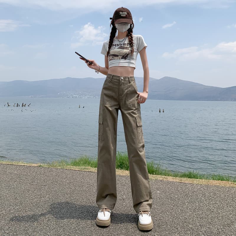 ポケットたっぷりゆるストレートパンツ