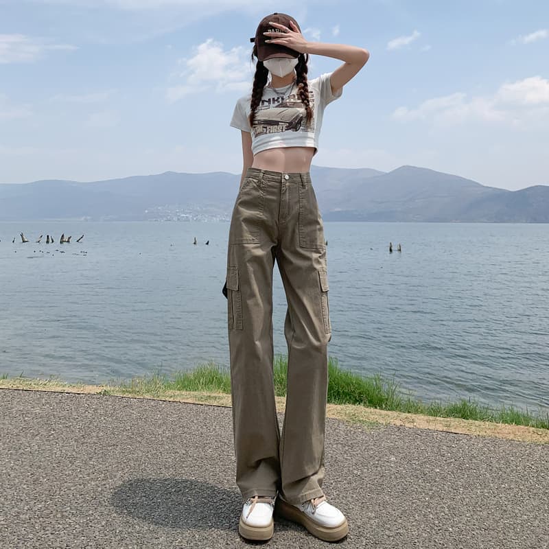 ポケットたっぷりゆるストレートパンツ