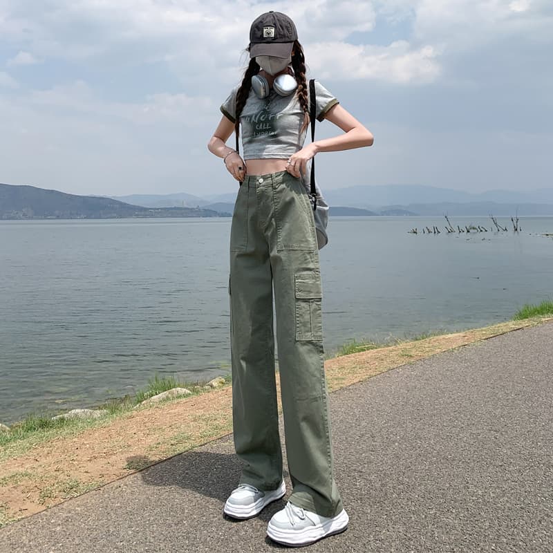 ポケットたっぷりゆるストレートパンツ